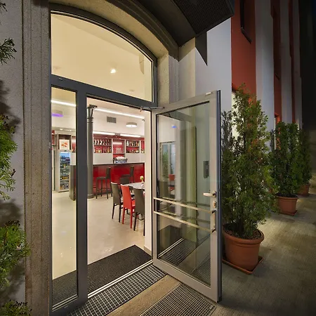 Ea Business Hotel 4*