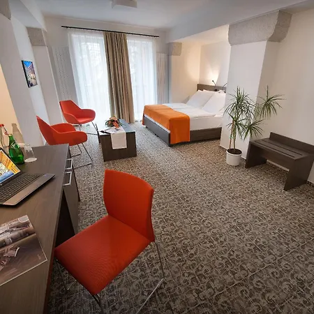 Ea Business Hotel 4*
