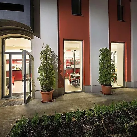 Hotel Ea Business 4*