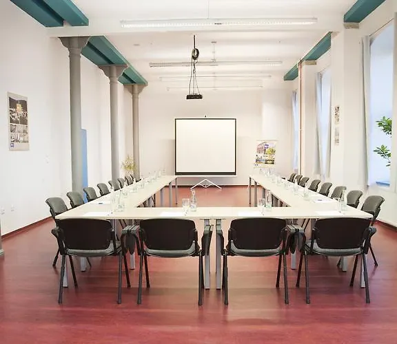 Ea Business Otel