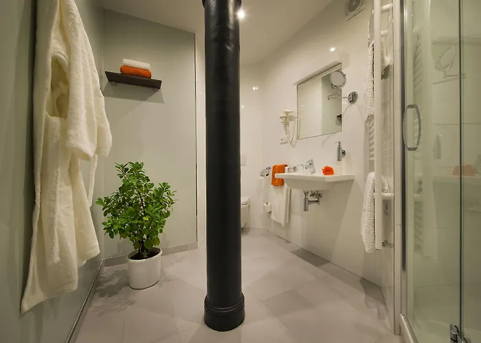 Ea Business Otel